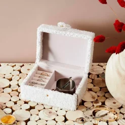 Fabrique de Styles Boite a bijoux bouclette creme 11x15xh8cm* Bijoux Fantaisie