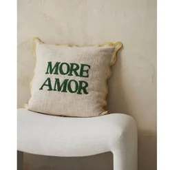 Fabrique de Styles Housse de coussin brodé " More Amor"' en coton écru et vert 45x45cm - Lumi* Coussins Et Housses